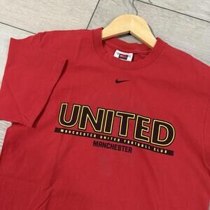 VTG Nike Manchester United red graphic tee Men Sz Small futbol soccer crest Y2K
